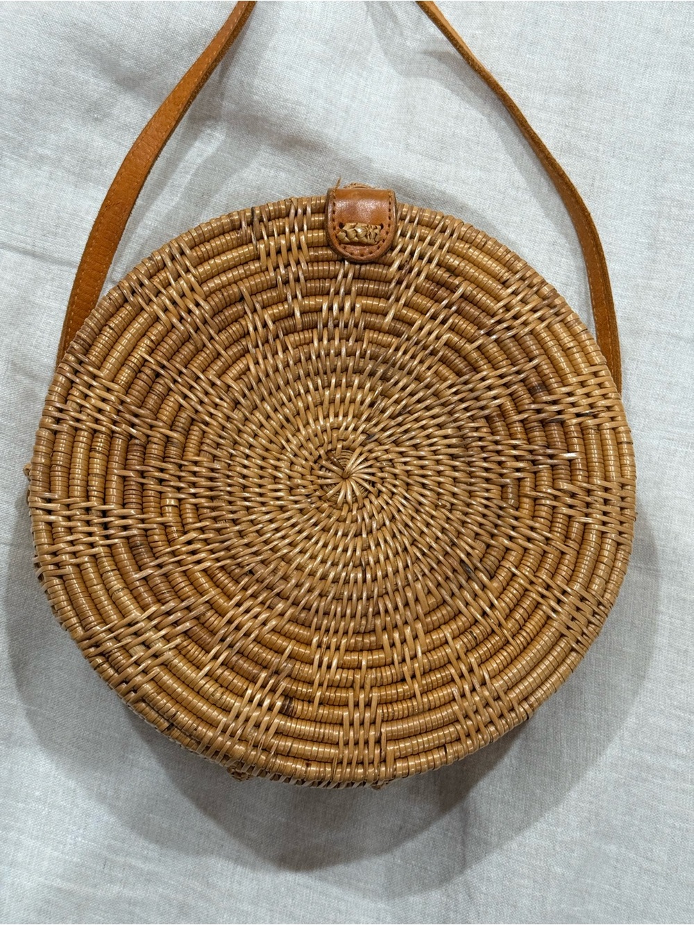 Handwoven Round Rattan Wicker Crossbody Bag 8” with leather strap - Picture 4 of 7